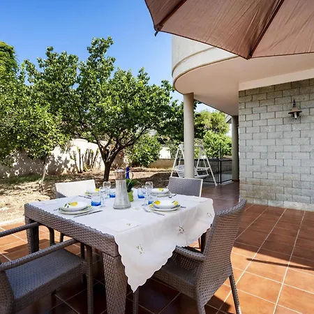 Villa Elisa's - With Garden *